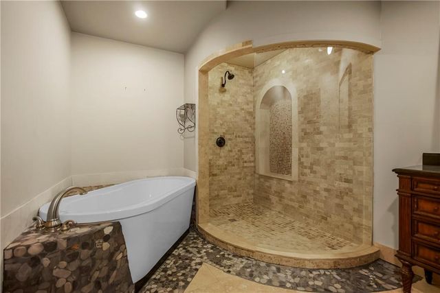 3423 W 138th Street, Leawood, KS 66224