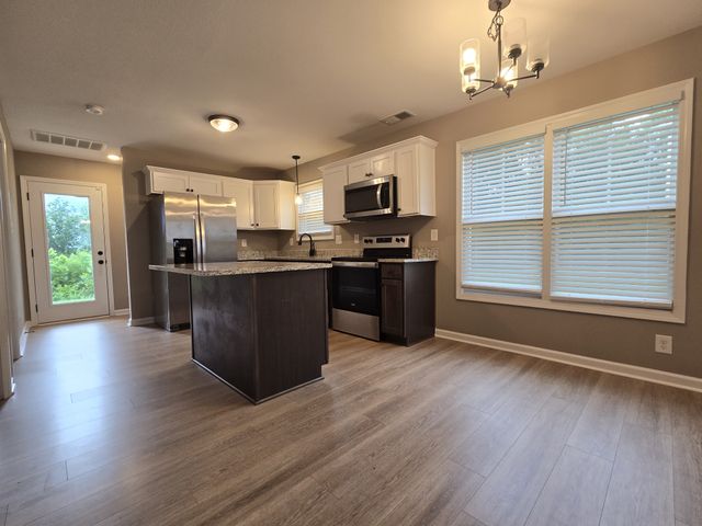 1176 Cottonwood Dr, Clarksville, TN 37040