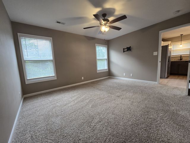 1176 Cottonwood Dr, Clarksville, TN 37040
