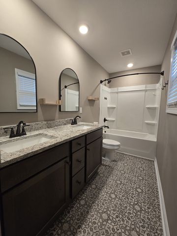 1176 Cottonwood Dr, Clarksville, TN 37040