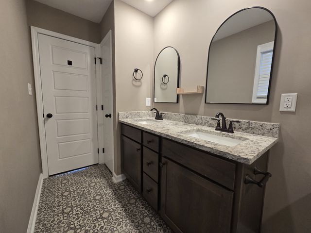 1176 Cottonwood Dr, Clarksville, TN 37040