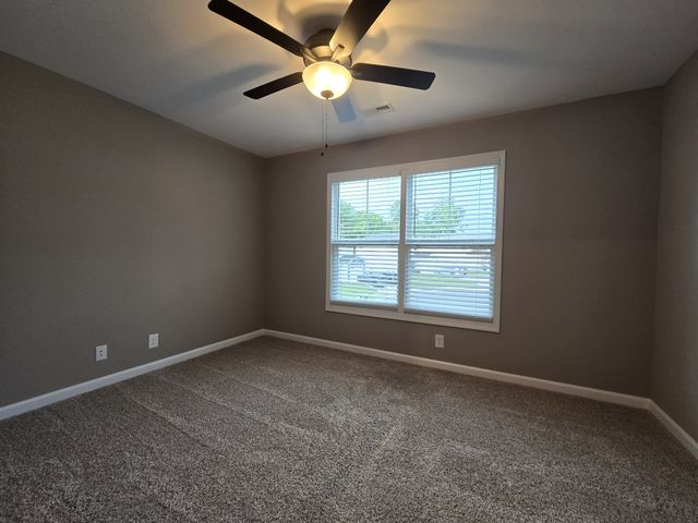 1176 Cottonwood Dr, Clarksville, TN 37040
