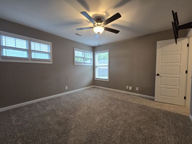 1176 Cottonwood Dr, Clarksville, TN 37040