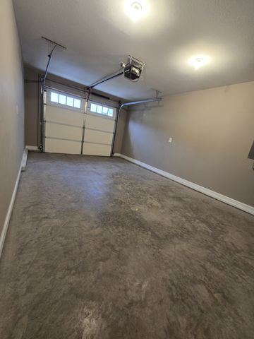 1176 Cottonwood Dr, Clarksville, TN 37040