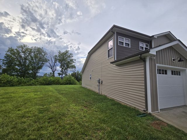 1176 Cottonwood Dr, Clarksville, TN 37040