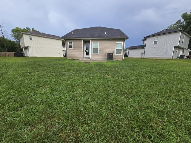 1176 Cottonwood Dr, Clarksville, TN 37040
