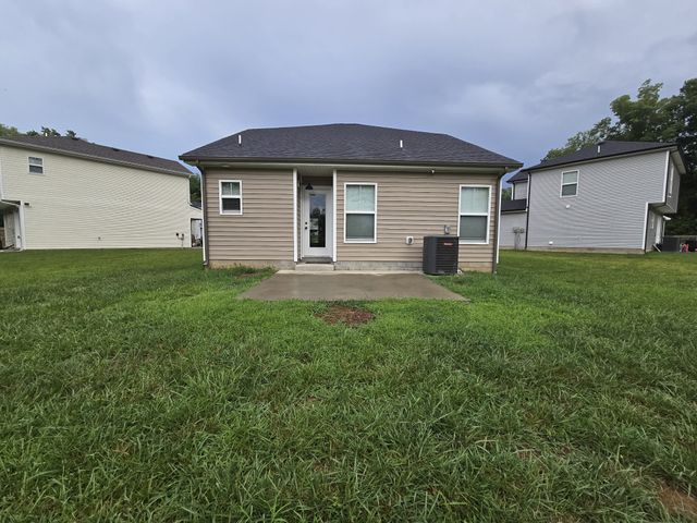 1176 Cottonwood Dr, Clarksville, TN 37040