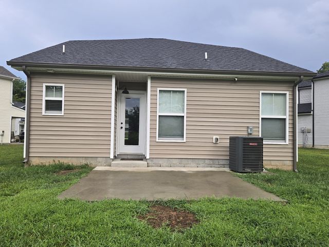 1176 Cottonwood Dr, Clarksville, TN 37040