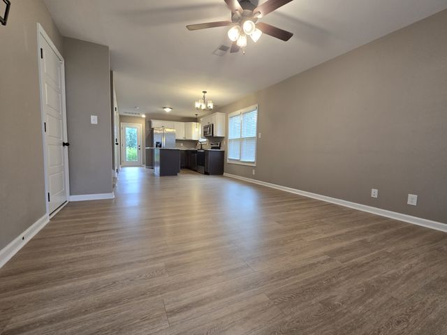 1176 Cottonwood Dr, Clarksville, TN 37040