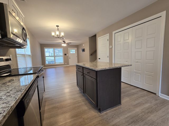 1176 Cottonwood Dr, Clarksville, TN 37040