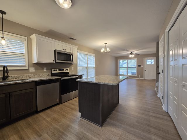 1176 Cottonwood Dr, Clarksville, TN 37040