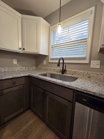 1176 Cottonwood Dr, Clarksville, TN 37040