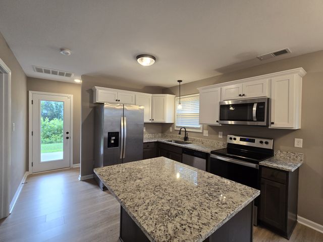 1176 Cottonwood Dr, Clarksville, TN 37040