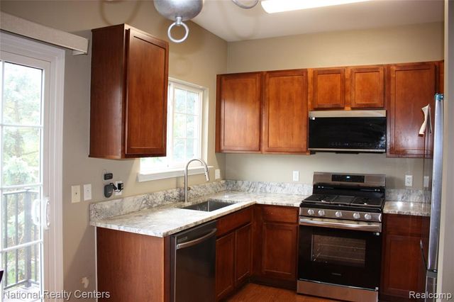 27864 Declaration Road, Novi, MI 48377