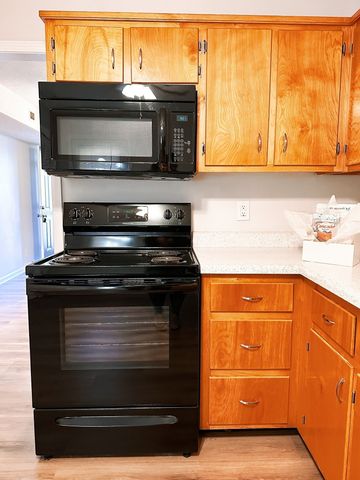 470 Martha Ln Apt H, Clarksville, TN 37043