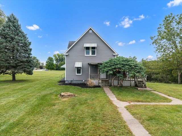 8850 Ridgewood Road, Rock Island, IL 61201