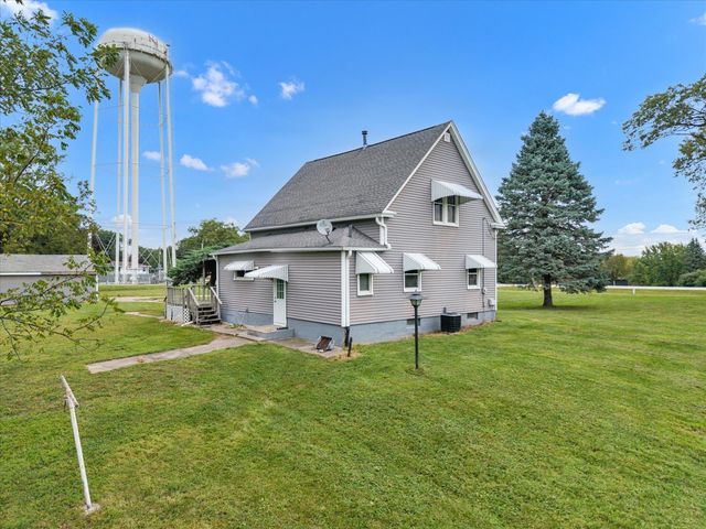8850 Ridgewood Road, Rock Island, IL 61201