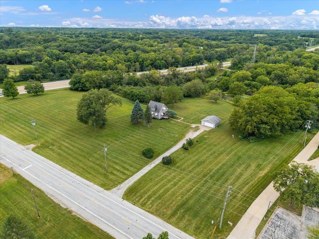 8850 Ridgewood Road, Rock Island, IL 61201