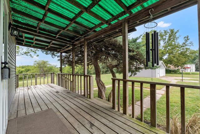 8850 Ridgewood Road, Rock Island, IL 61201