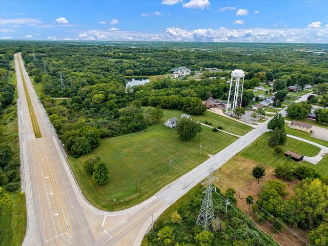 8850 Ridgewood Road, Rock Island, IL 61201