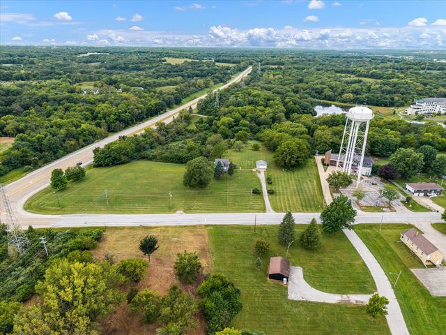 8850 Ridgewood Road, Rock Island, IL 61201