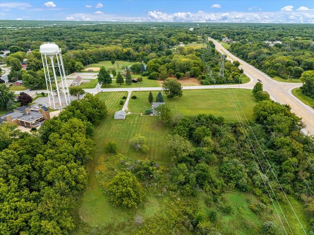 8850 Ridgewood Road, Rock Island, IL 61201
