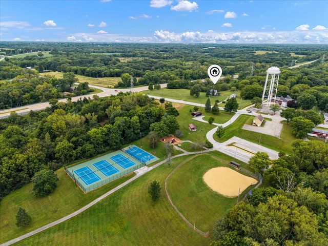 8850 Ridgewood Road, Rock Island, IL 61201