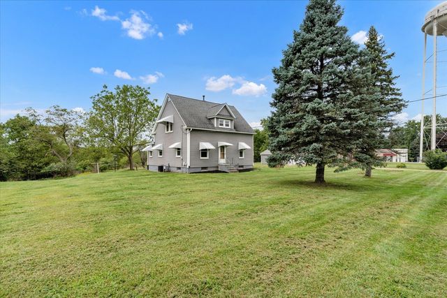 8850 Ridgewood Road, Rock Island, IL 61201