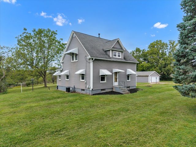 8850 Ridgewood Road, Rock Island, IL 61201