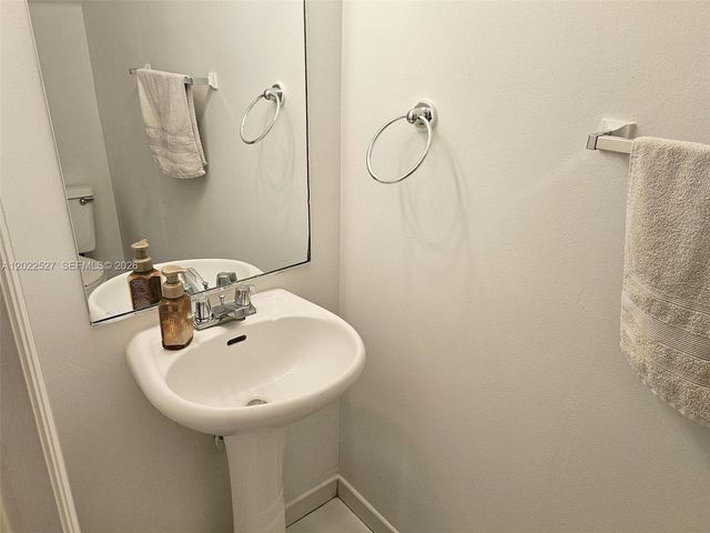 870 NE 212th Terrace 2, Miami, FL 33179