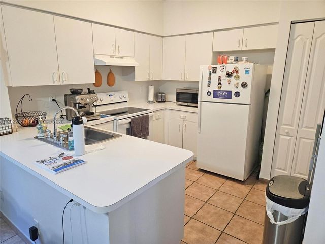 870 NE 212th Terrace 2, Miami, FL 33179