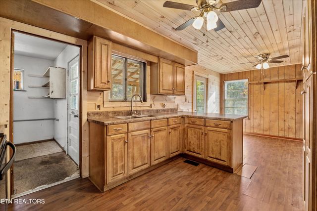 320 Caney Branch Rd, Tellico Plains, TN 37385