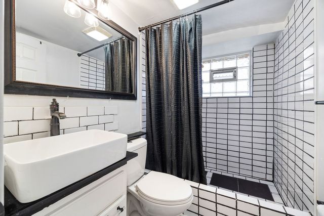 5412 N Western Avenue, Chicago, IL 60625