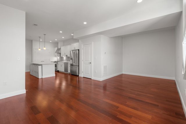 170 W Broadway 411, Boston, MA 02127