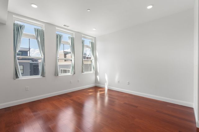170 W Broadway 411, Boston, MA 02127