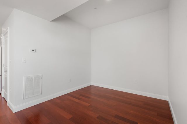 170 W Broadway 411, Boston, MA 02127