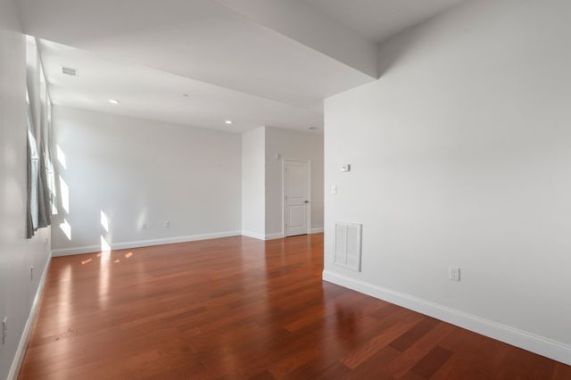 170 W Broadway 411, Boston, MA 02127