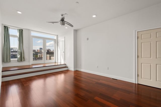 170 W Broadway 411, Boston, MA 02127