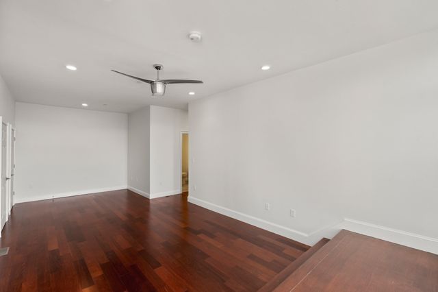 170 W Broadway 411, Boston, MA 02127