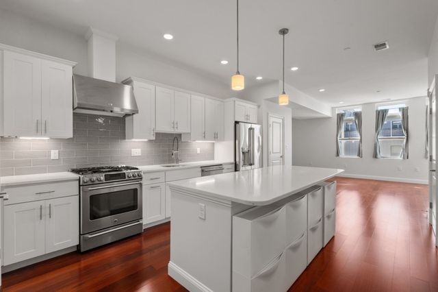 170 W Broadway 411, Boston, MA 02127