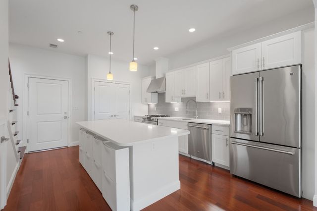 170 W Broadway 411, Boston, MA 02127