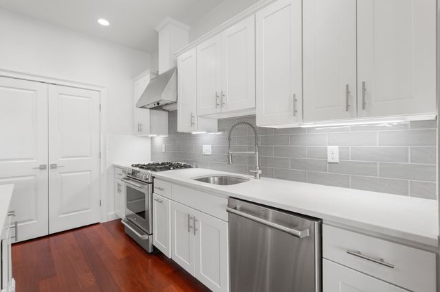 170 W Broadway 411, Boston, MA 02127