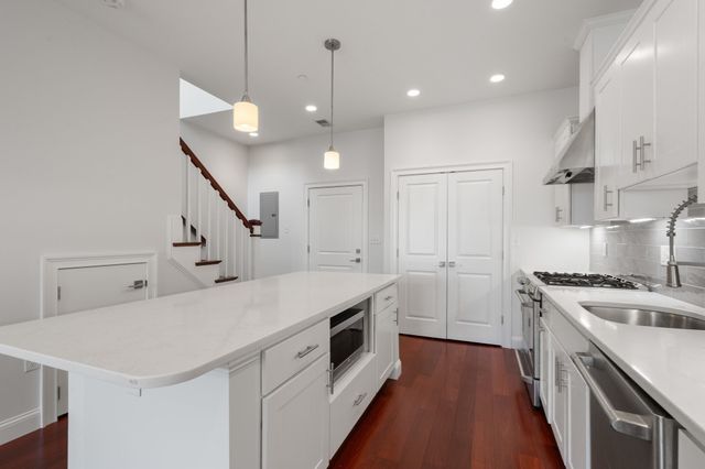 170 W Broadway 411, Boston, MA 02127