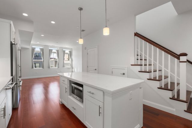 170 W Broadway 411, Boston, MA 02127