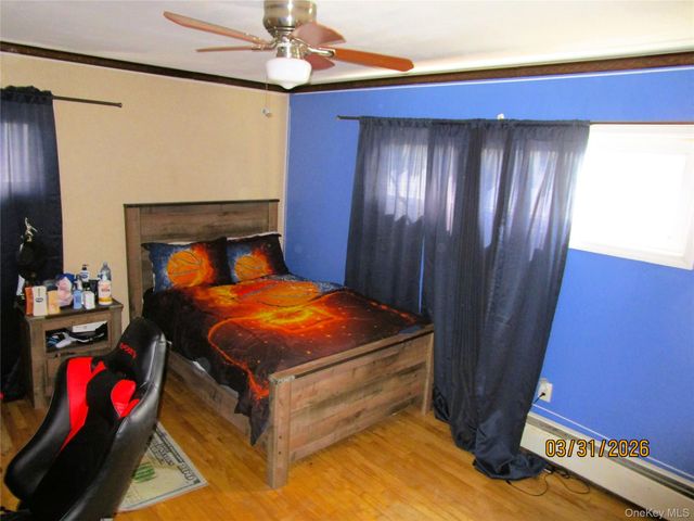 8 Lion Lane, North Babylon, NY 11703