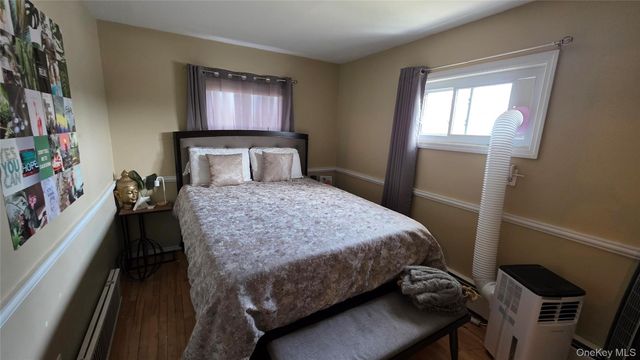 8 Lion Lane, North Babylon, NY 11703