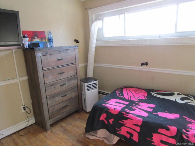 8 Lion Lane, North Babylon, NY 11703