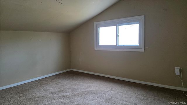 8 Lion Lane, North Babylon, NY 11703