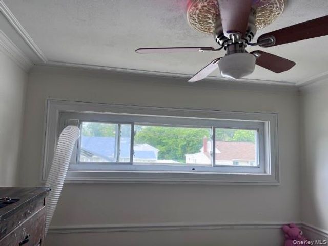 8 Lion Lane, North Babylon, NY 11703