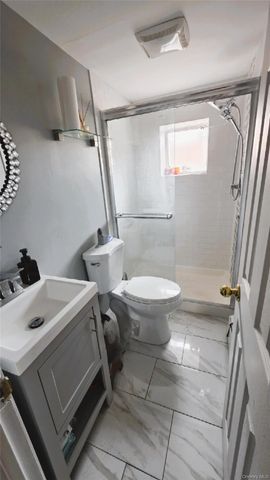 8 Lion Lane, North Babylon, NY 11703